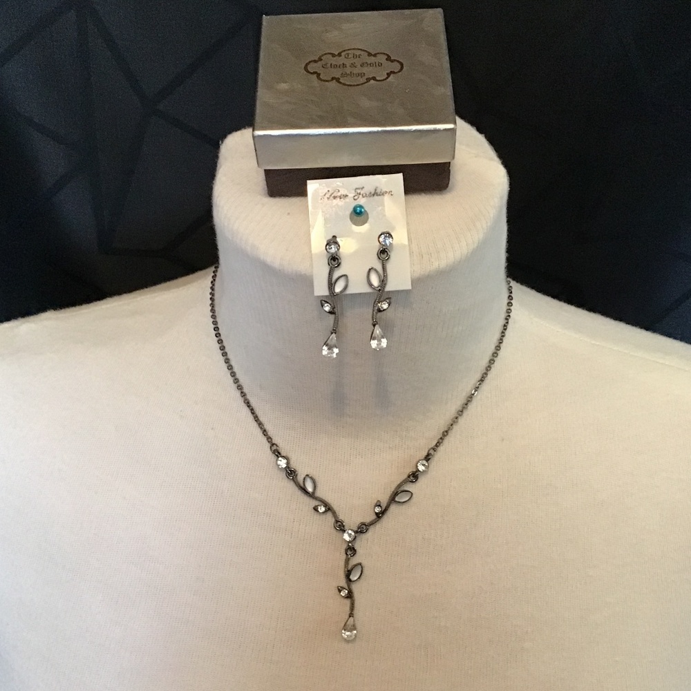 NWOT  “New Fashion” Necklace and earring set black color chain and white beading